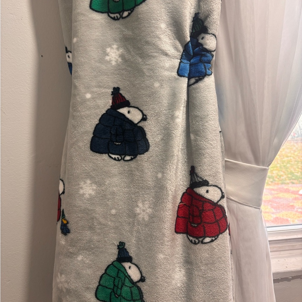 Berkshire Peanuts Snoopy Puffer Jacket Extra Large Throw Plush Blanket